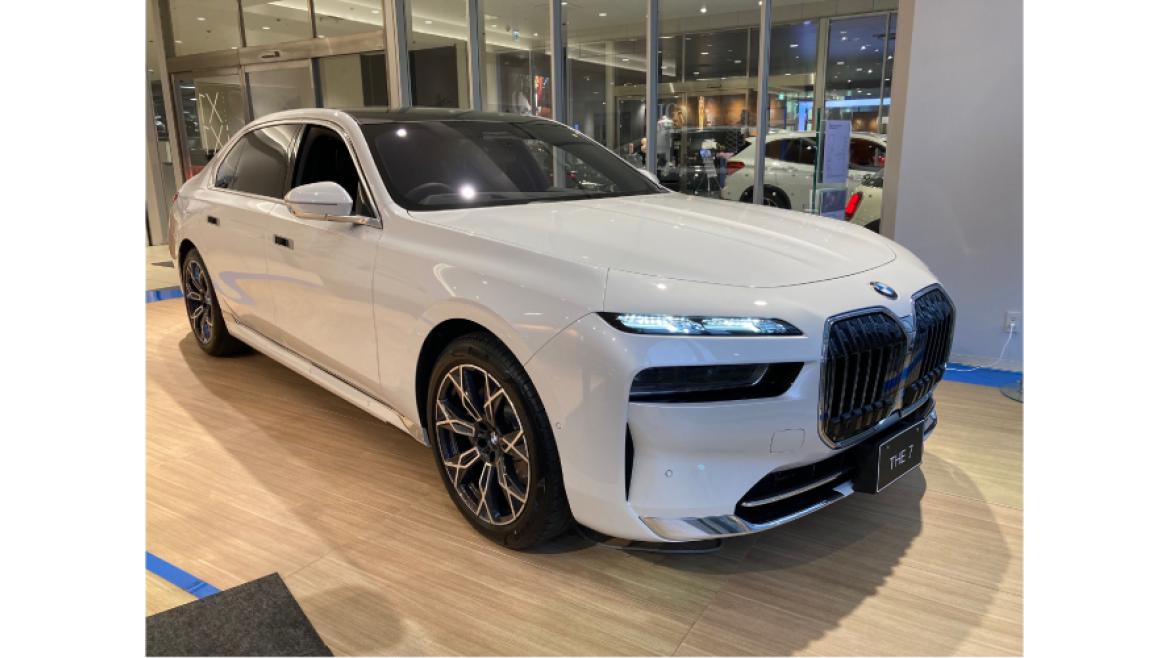 740d xDrive Excellence (ミネラル・ホワイト)